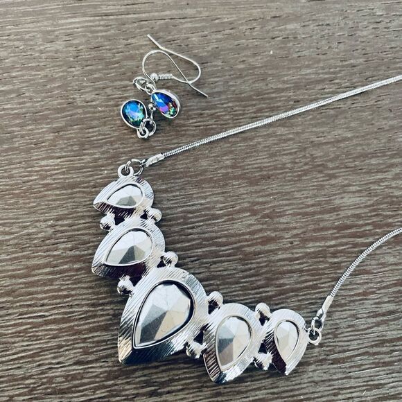 Sparkling Rainbow Crystal Silver Necklace Earrings Set - Picture 3 of 3